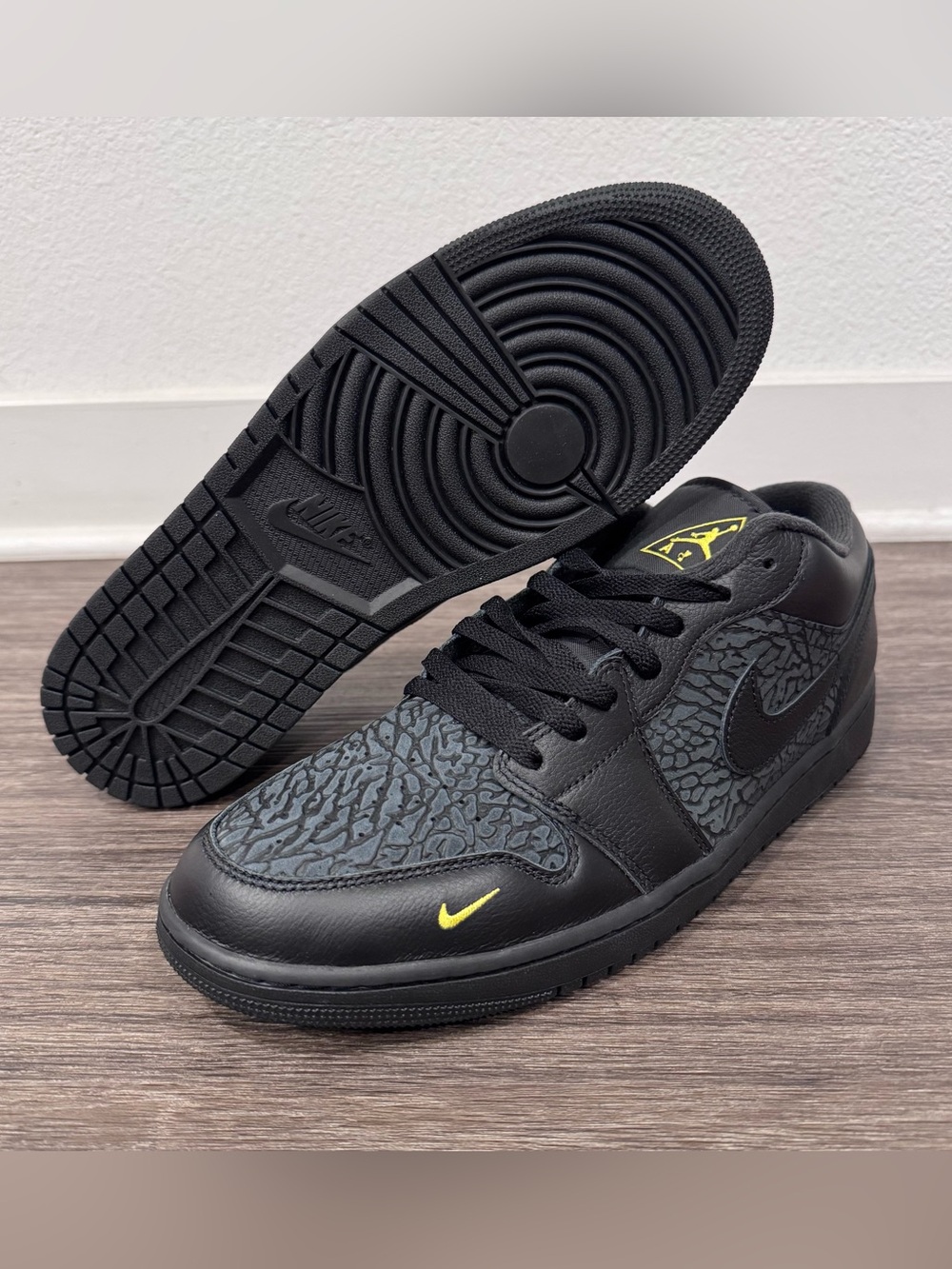 Air Jordan 1 SE Low Black Anthracite Tour Yellow - IM6568-010 Sz 13 - Picture 3 of 5
